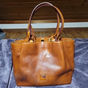 Dooney & Bourke Florentine Large Zip Barlow color Natural